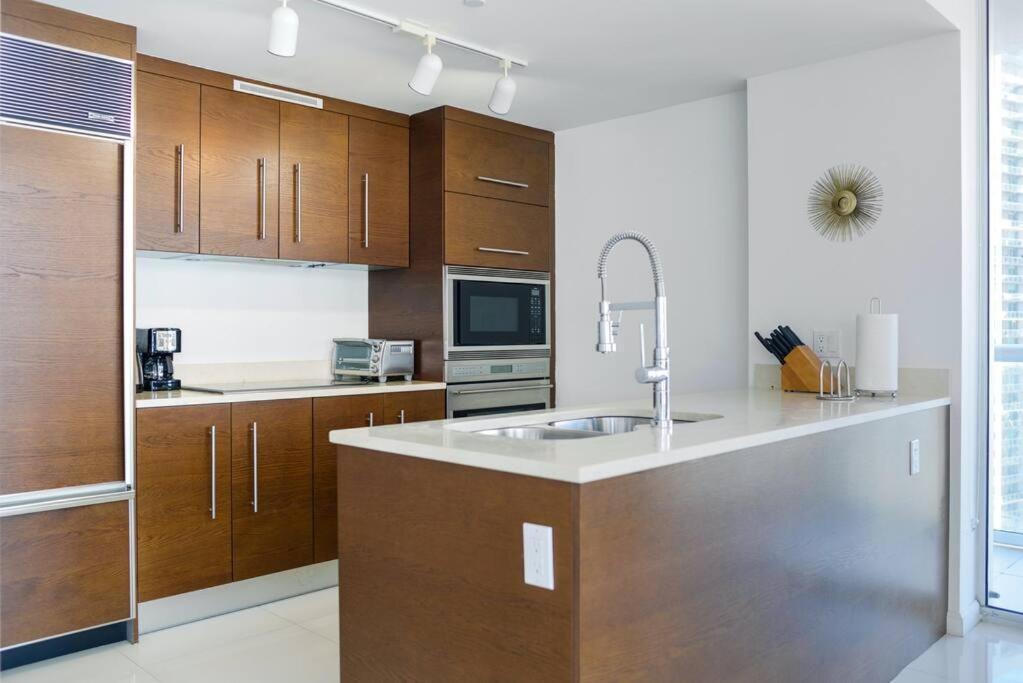 Wonderful 2 Bedroom Apt With Ocean Views At Icon Brickell Майами Экстерьер фото